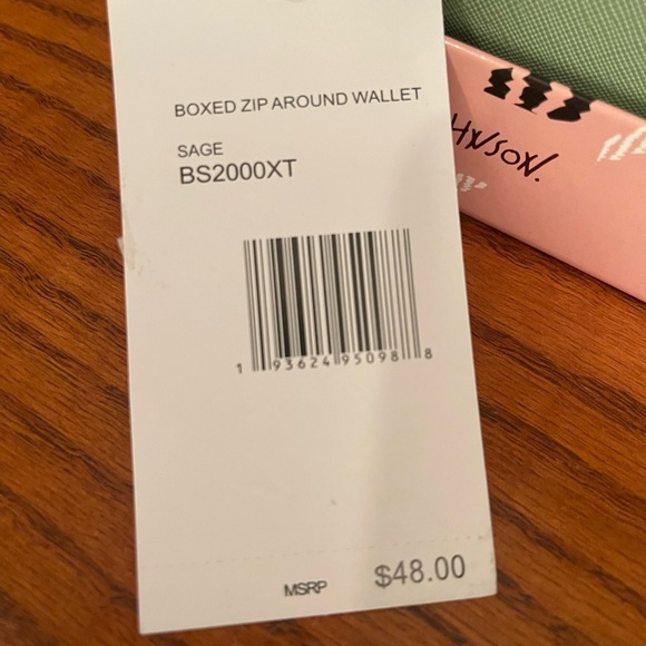 Betsey Johnson Wristlet NEW in Box with tag Zip Around Wallet Sage Green Big Bow - Picture 2 of 6